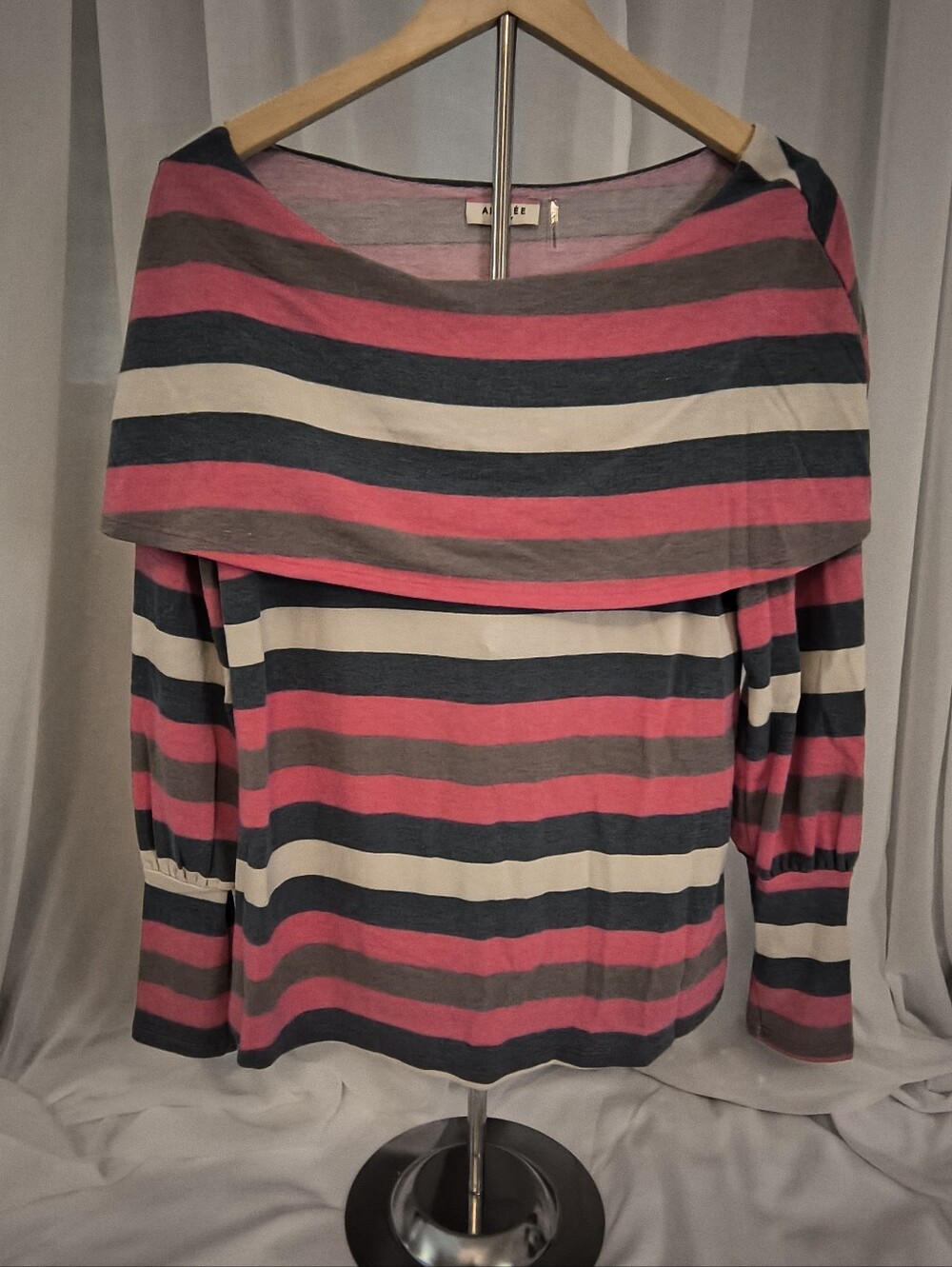 ANDREE BY UNIT Striped Off-Shoulder Long Sleeve Top